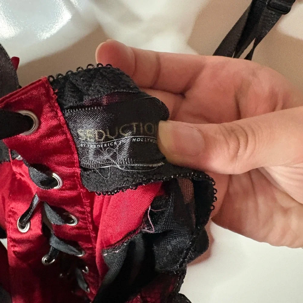 Vtg Frederick's of Hollywood Bustier Lg Red Lace Goth Vampy Burlesque Lingerie